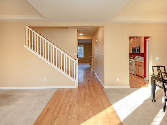 3rd image of 3206 Maplewood Cir NE