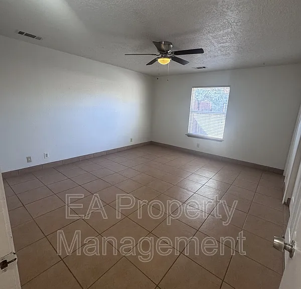 1702 Halo Cir SE — Photo 13