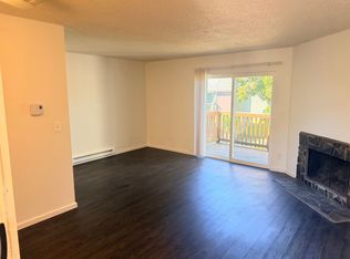 9765 SW Lookout Ter #D, Beaverton, OR 97008