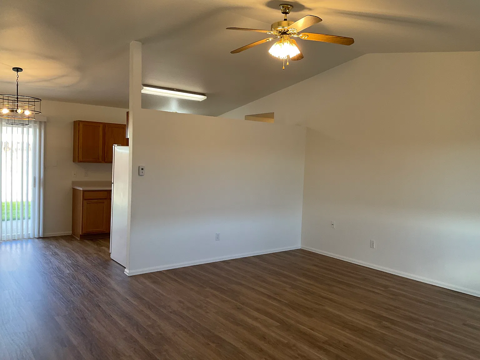 3 bed, 1244 sqft, $1,900 — Photo 4