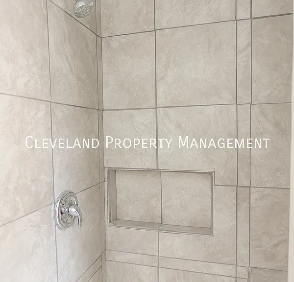 558 Grace Ave — Photo 26