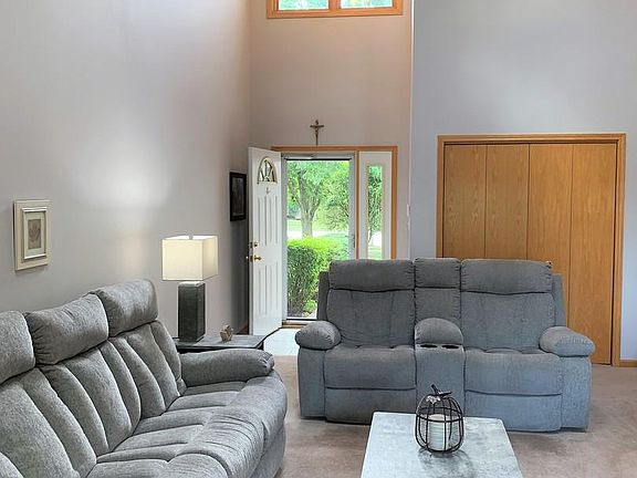 4th image of 9410 Boardwalk Ln