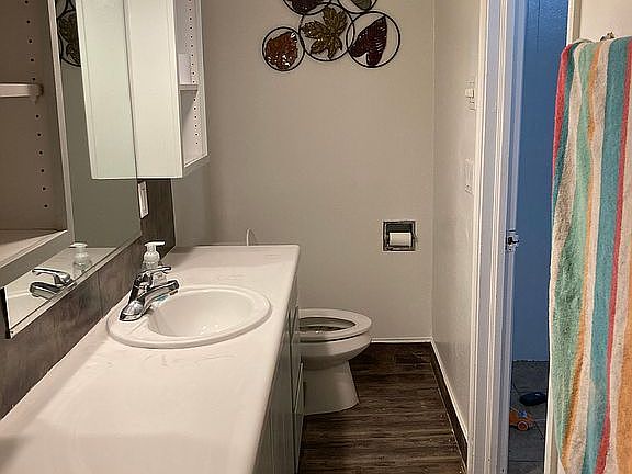 5th image of 533 Frontier Dr