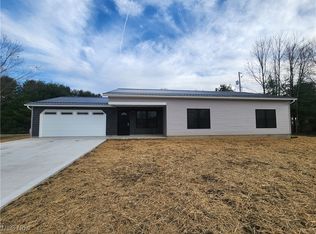 110 Kutcham Dr, Uhrichsville, OH 44683