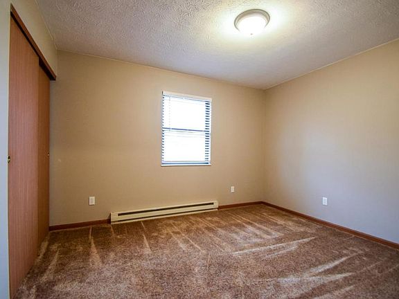 5th image of 3405 Redbud Dr APT D