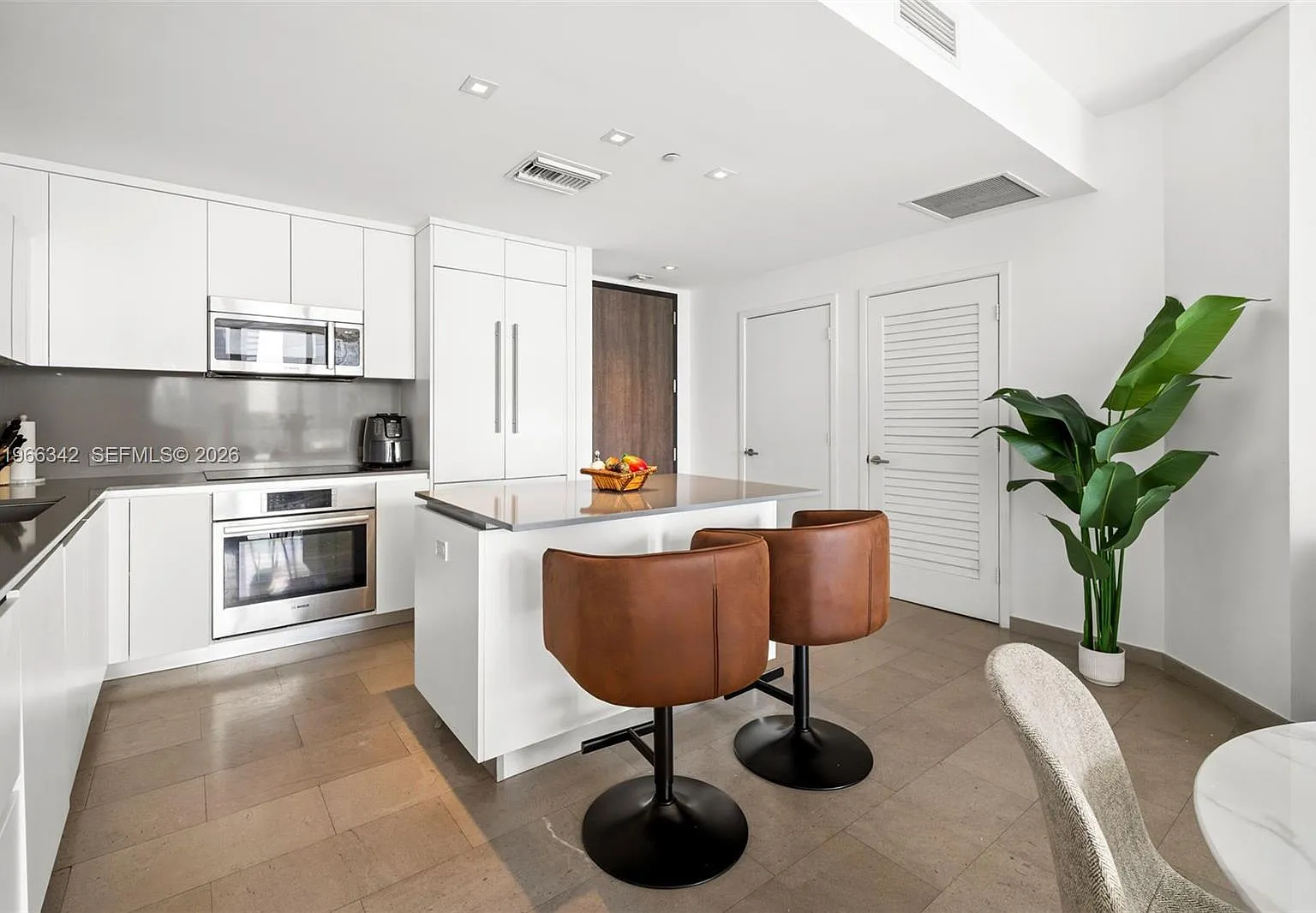 Rise Condo — Photo 4