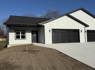 1222 Prairie Avenue, Janesville, WI