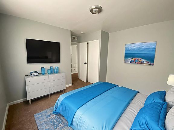4th image of 1203 E 11th St #1025-1