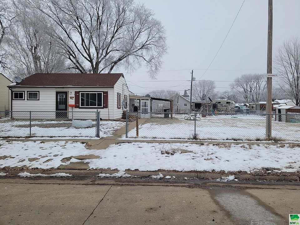 1st image of 2216 Dewey St
