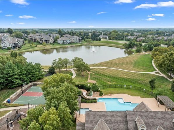 11513 W 158th St, Overland Park, KS 66221