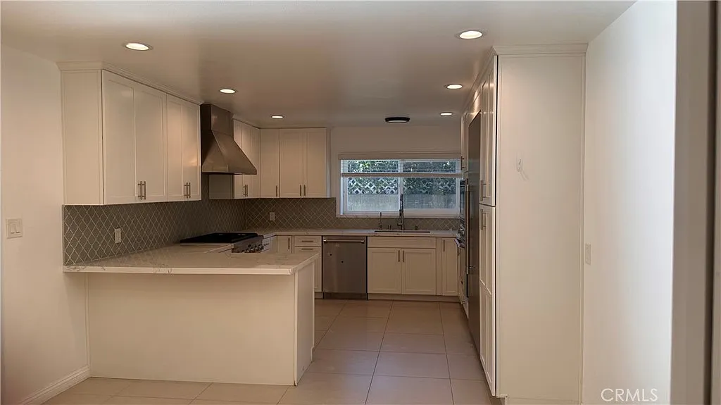 4 bed, 4.5 bath, 2825 sqft, $6,000 — Photo 4