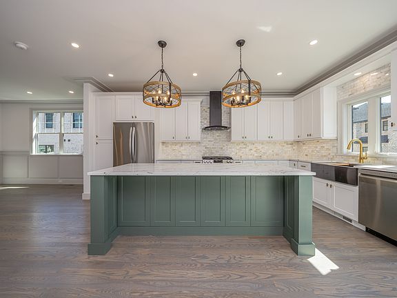 4th image of 7 Victoria Ln #A