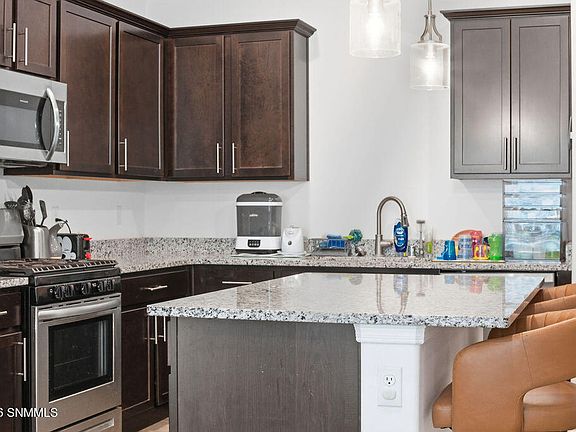 5th image of 6122 Clapton Pl