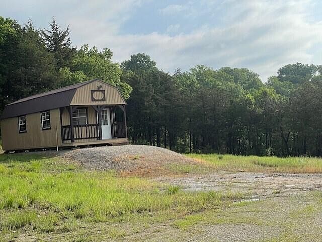 2nd image of 2802 Talking Rocks Road