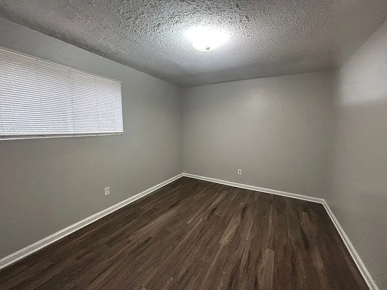 1425 Todds Creek Cv — Photo 12