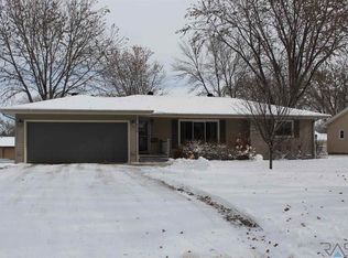 716 N Catherine Ave, Madison, SD 57042