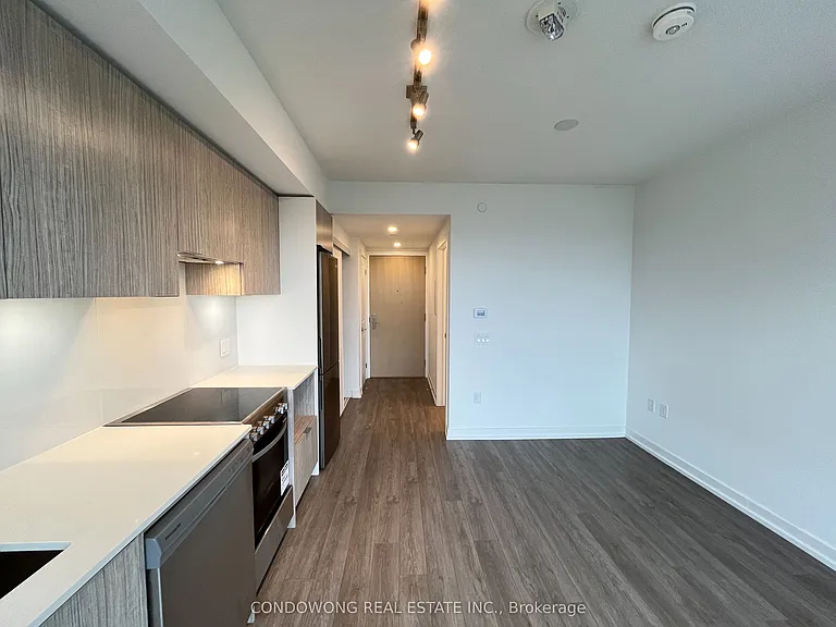 395 Bloor St E #2009 — Photo 4