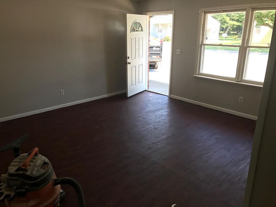 2nd image of 125 Lincoln St APT 6