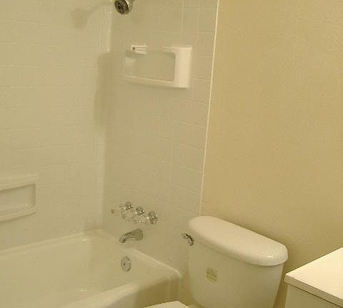4th image of 1032 E Alameda Dr