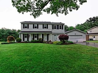 826 Huntingdon Dr, Niskayuna, NY 12309
