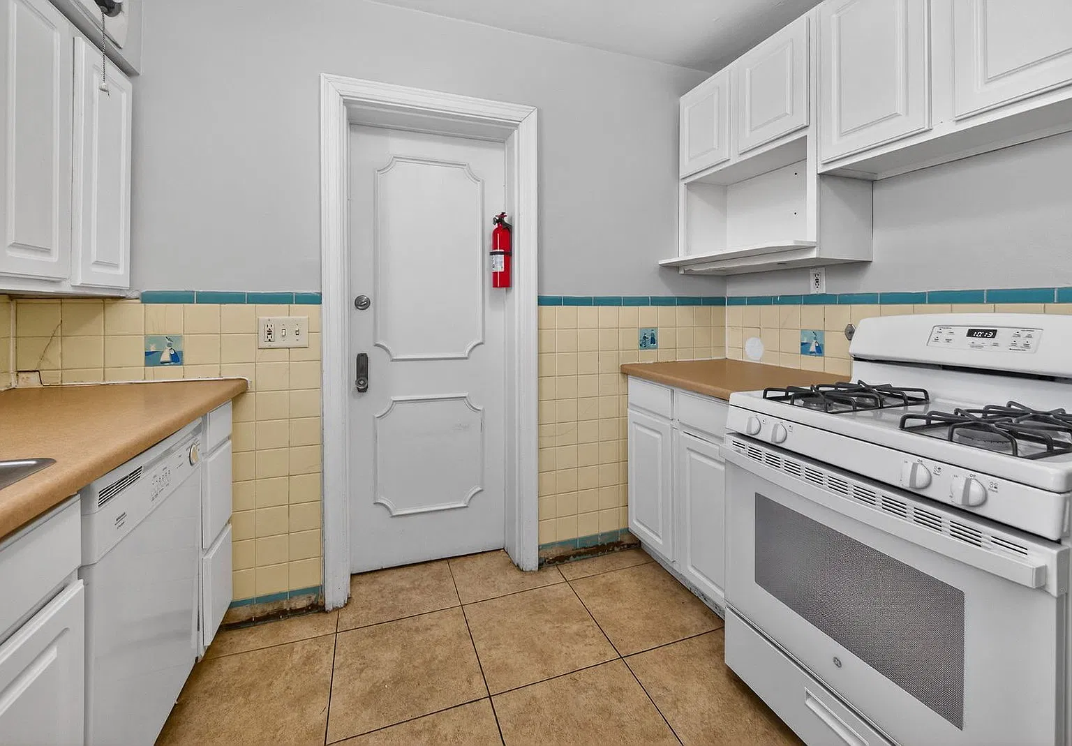 2802 Digby Ave — Photo 4