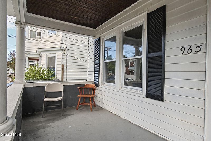 4th image of 963 Maple Avenue