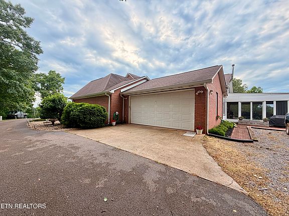 35th image of 630 Kenny Brook Ln