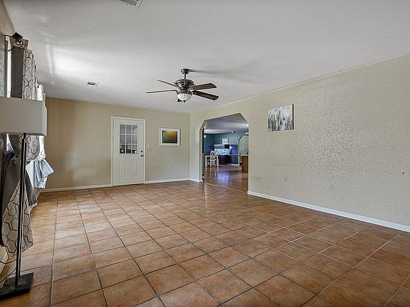 5th image of 6707 Deerwood Dr