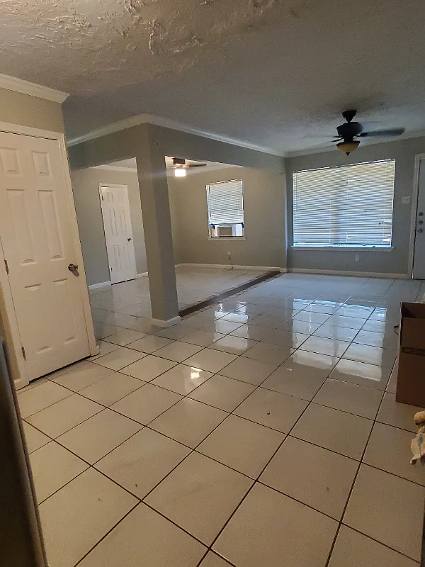 3 bed, 1200 sqft, $1,800 — Photo 2