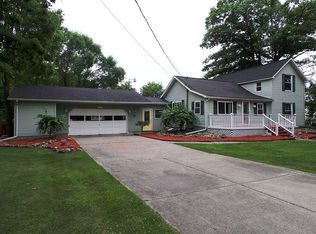 521 Jackson St, Chesaning, MI 48616