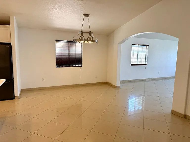 1028 N McCain Ave — Photo 12