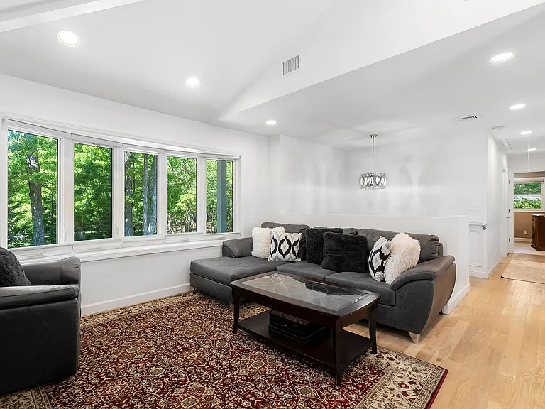 52 Walker Ave — Photo 3