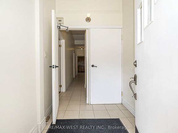 3rd image of 404 Manning Ave