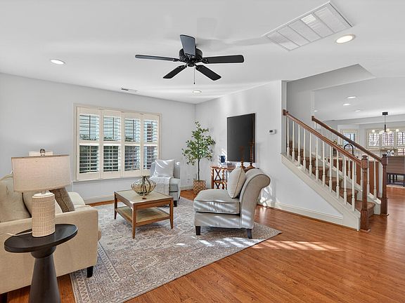 4th image of 548 Abbey Fields Loop