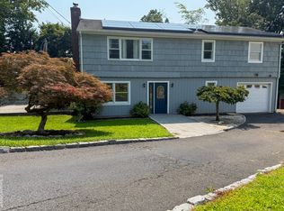 17 Kingsbury Rd, Norwalk, CT 06851