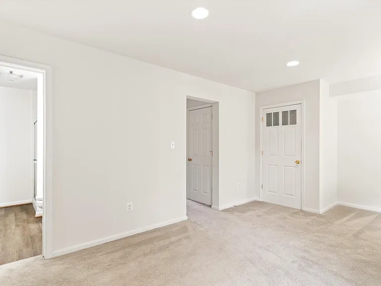 293 Kirby St — Photo 10