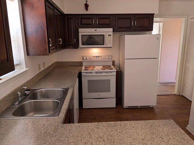 2605 N Ayers Ave — Photo 5