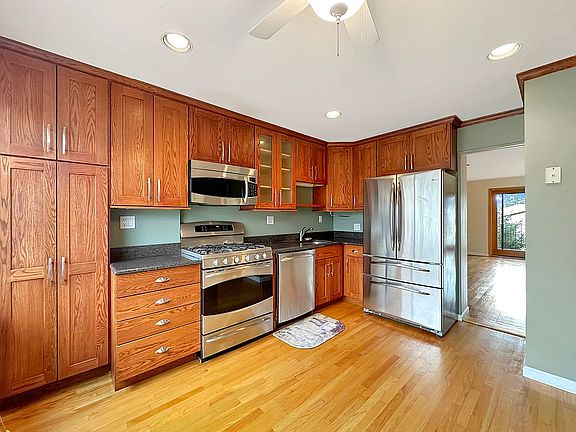 5th image of 260 Grasmere Dr #1