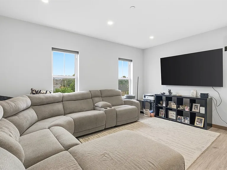 145 Newbury Ave #18 — Photo 9