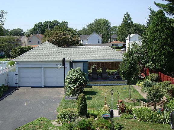 Garage/Pavillion