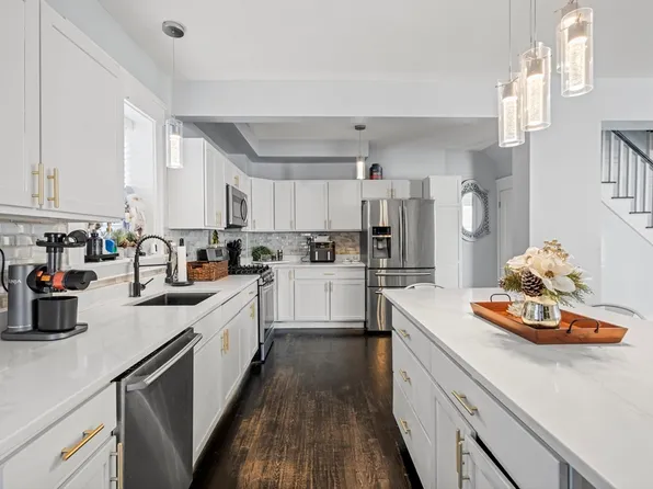 18 Campo Seco St, Lawrence, MA 01841