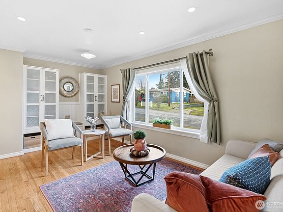 4th image of 2300 NE 8th Place