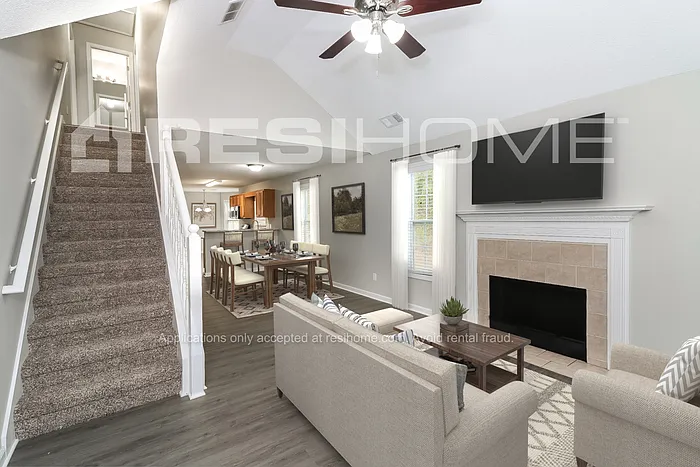 3 bed, 2.0 bath, 1387 sqft, $1,745 — Photo 4