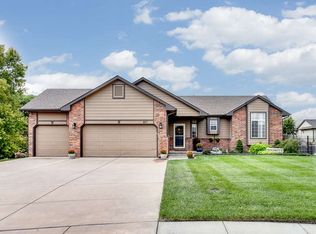207 E Fieldstone Ct, Derby, KS 67037