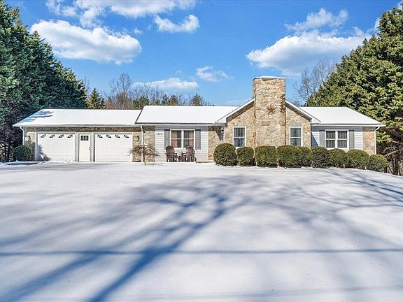 3rd image of 225 Dillard Ln