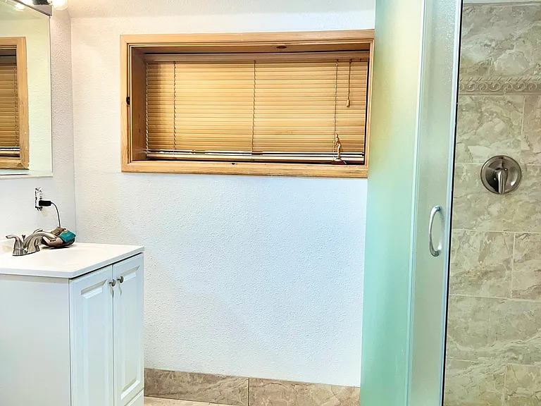 14700 Voltaire Dr — Photo 15