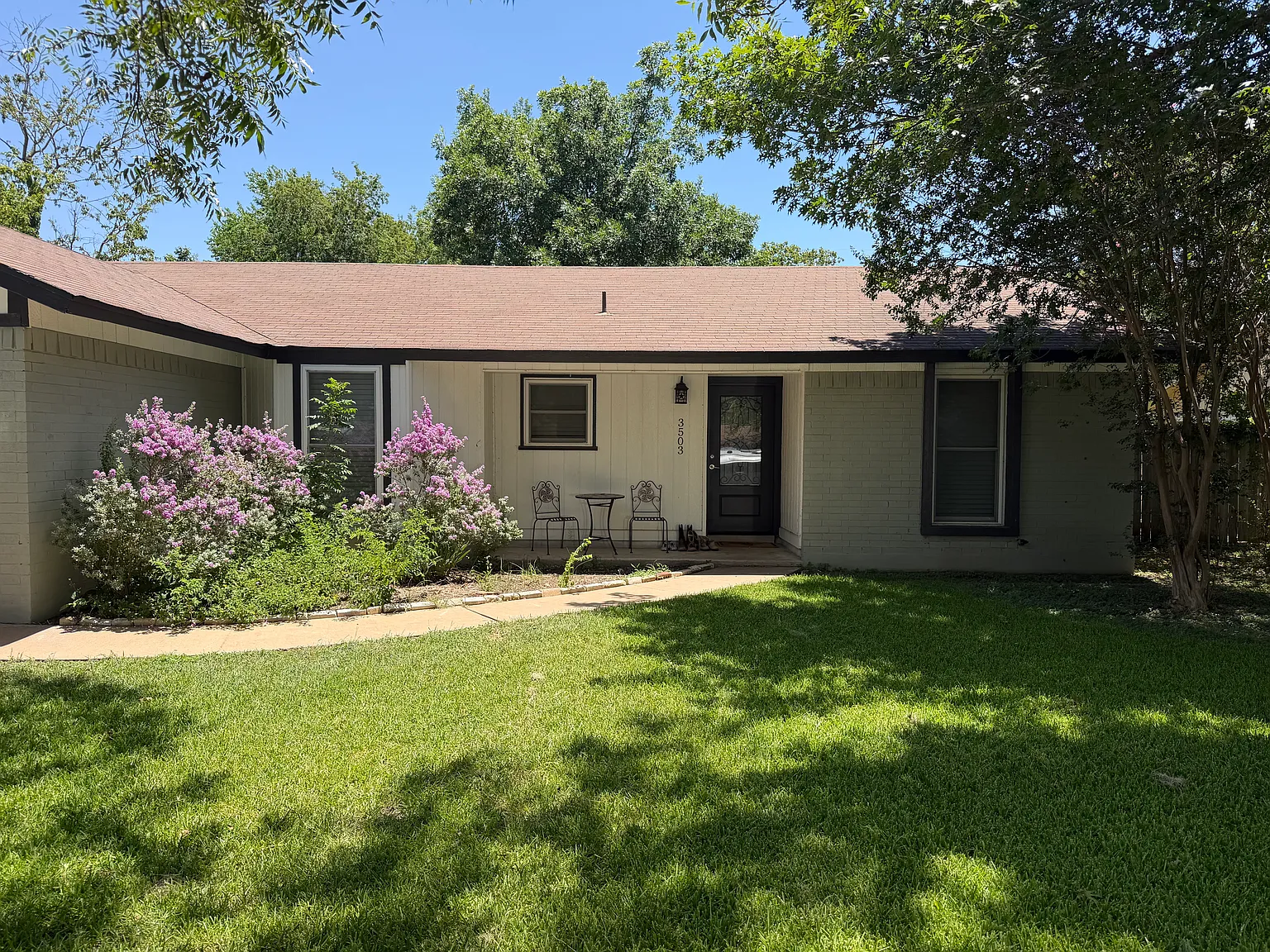 3 bed, 1245 sqft, $2,100 — Photo 1
