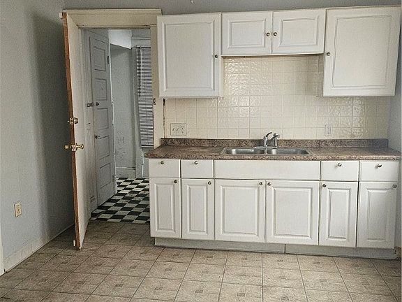 4th image of 13504 Southview Ave