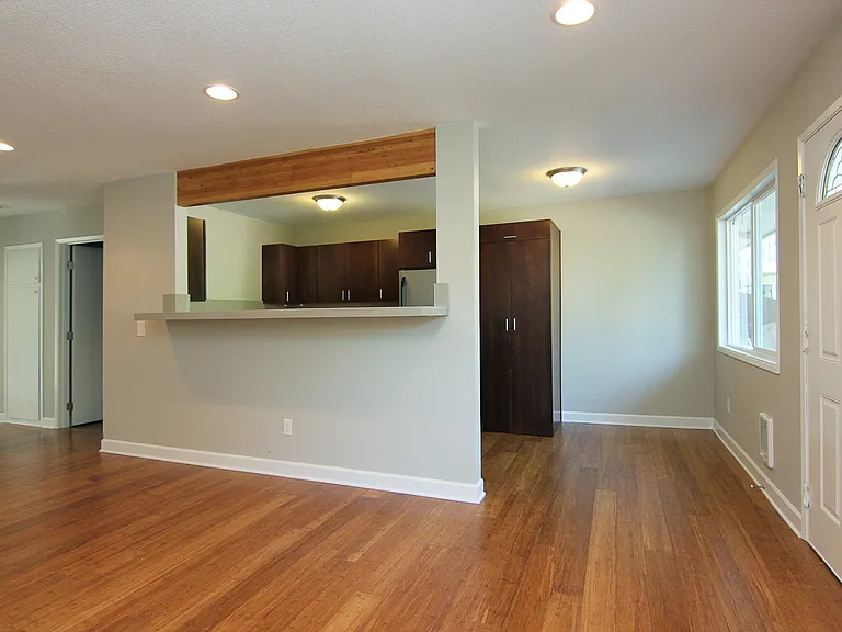 1530 SE Reedway St — Photo 1