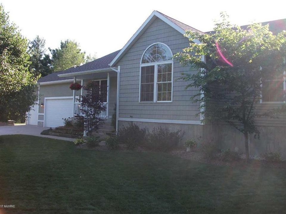 1st image of 2487 River Park Dr